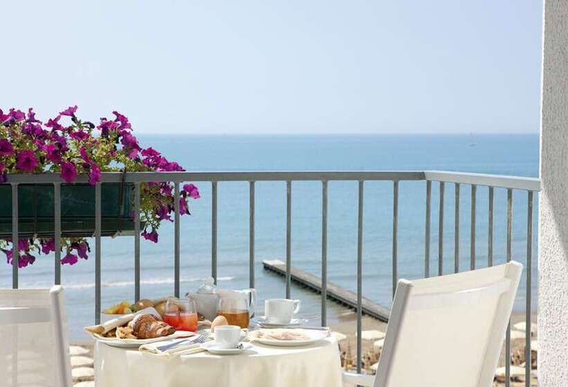 带海景的高档三人间, Victoria Frontemare Beach & Spa Hotel Jesolo