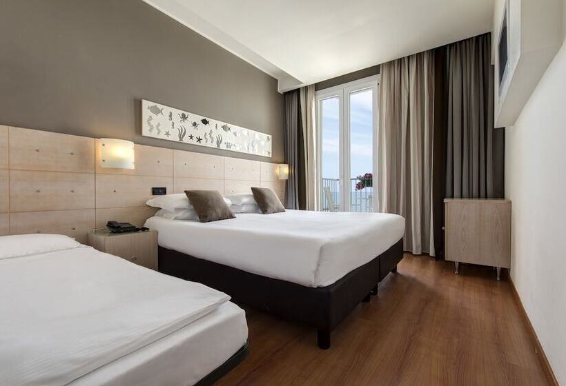 带海景的高档三人间, Victoria Frontemare Beach & Spa Hotel Jesolo