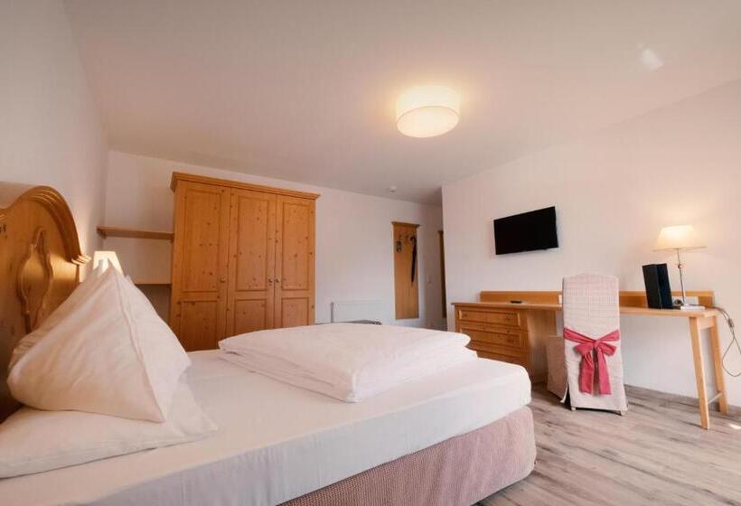 Номер Стандарт с Балконом, Landhotel Schützenhof