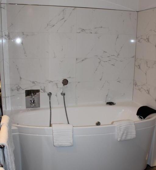 Номен Superior с Гидромассажем, & Spa Le Bouclier D Or