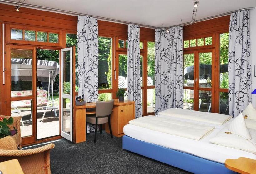 Quarto Estandar Vista Jardim, Villa Waldperlach By Blattl