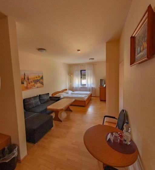 Семейные Апартаменты, West Hotel An Der Sächsischen Weinstrasse