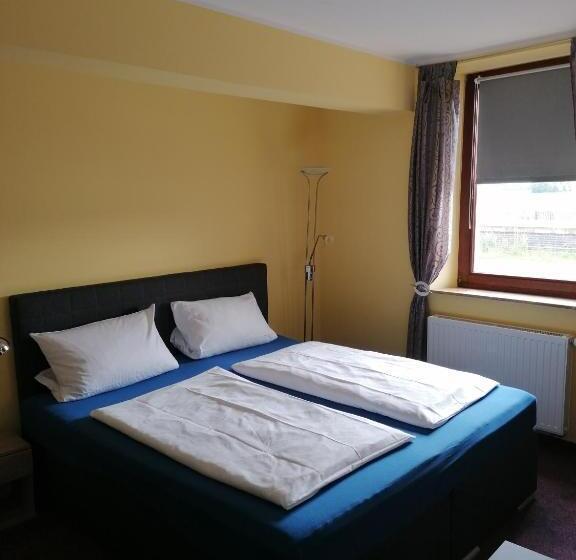 Номер Стандарт, Pension Riverside In Leverkusen Hitdorf Am Rhein   Zentral An Der A1 Und 59