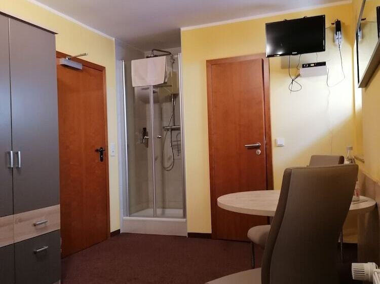 Номер Economy Индивидуальный, Pension Riverside In Leverkusen Hitdorf Am Rhein   Zentral An Der A1 Und 59