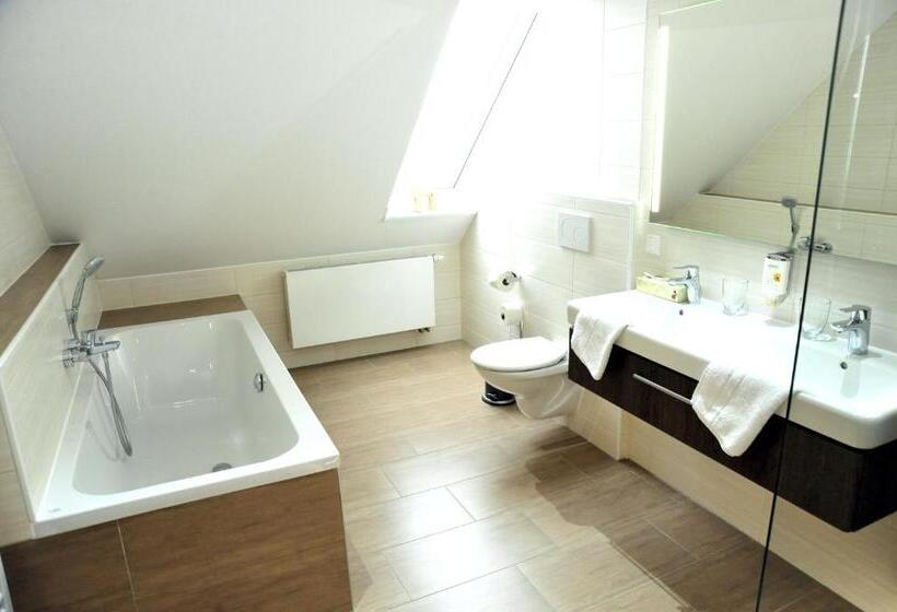 Полулюкс, Bernstein Acamed Resort