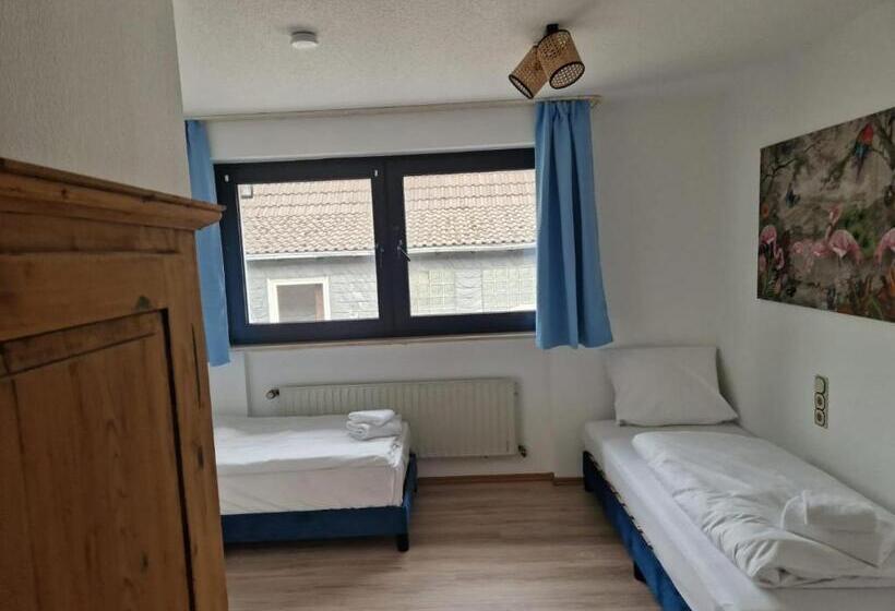 带2个卧室的公寓, Engelskirchen
