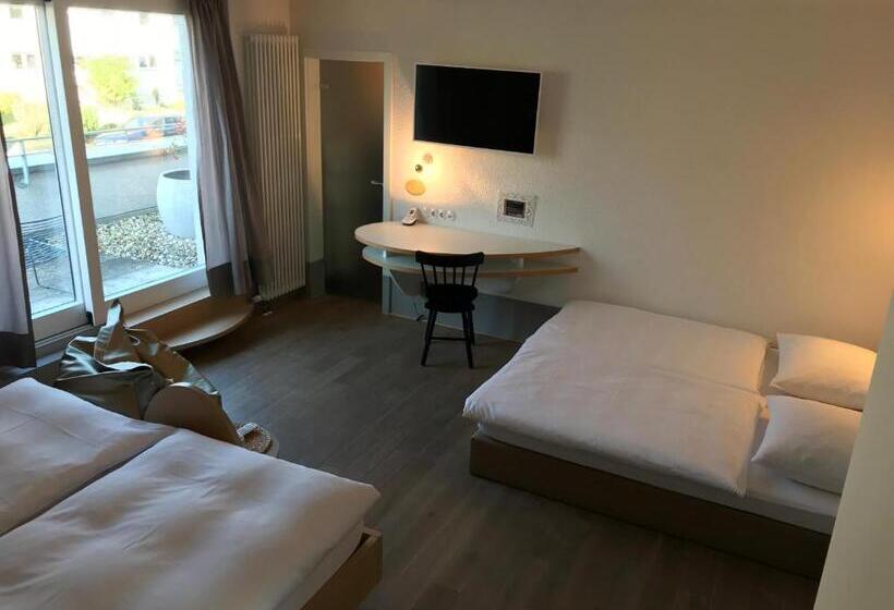Quarto Estandar, Marchen Garni