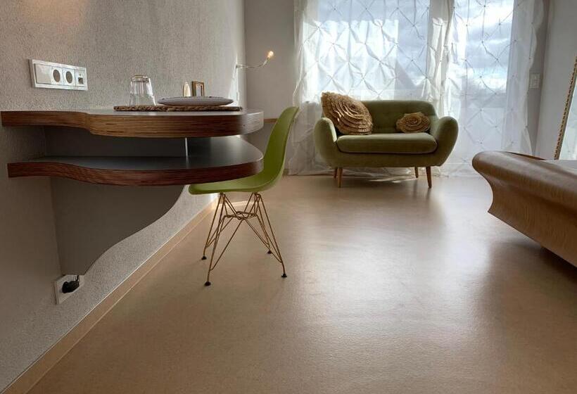 Quarto Estandar, Marchen Garni