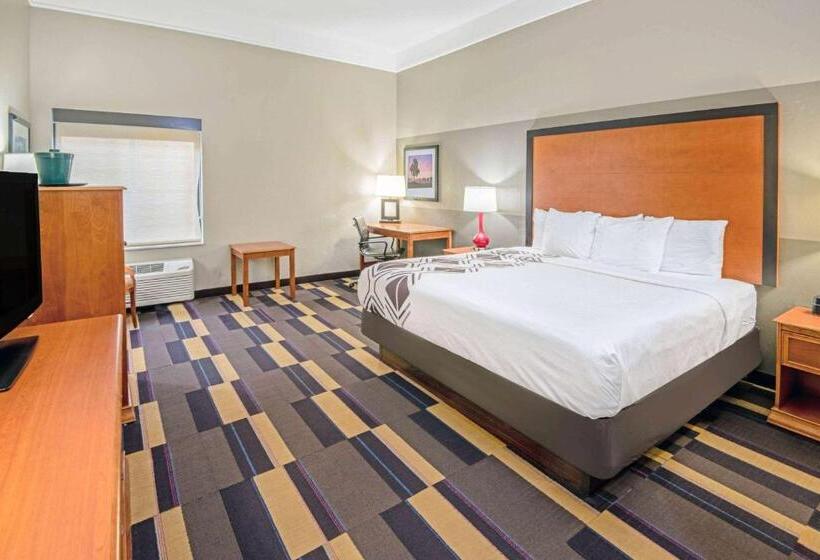 اتاق استاندارد با تخت بزرگ برای معلولان, La Quinta By Wyndham Oklahoma City   Moore
