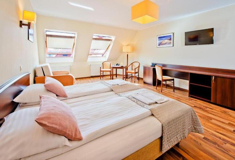 Economy Triple Room, Olymp Ii