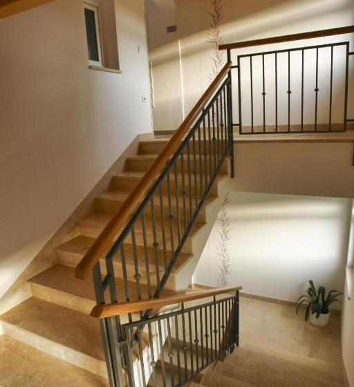 Habitaci�n Est�ndar Abuhardillada, Villa Sandi   Free Parking