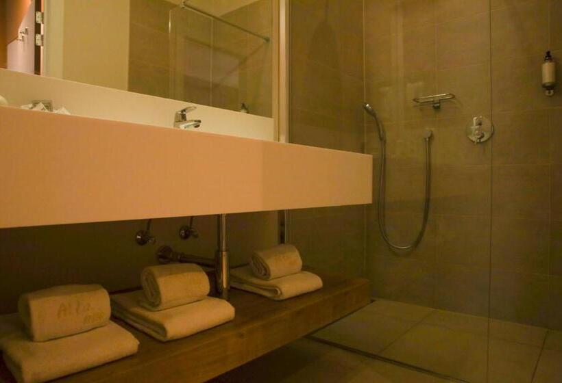 Полулюкс, Alfa Inn