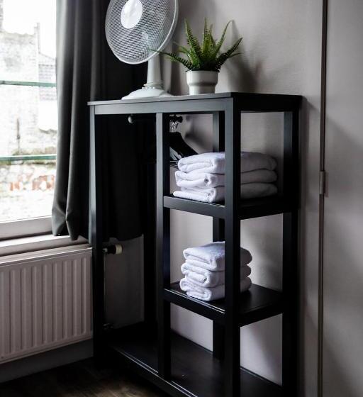 Standard Room, Rose Red