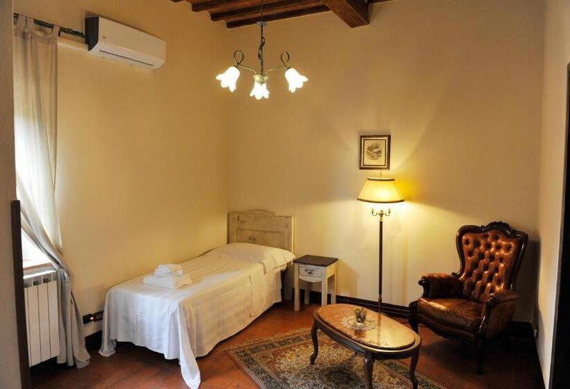 اتاق سوپریور سه تخته, Villa Schiatti