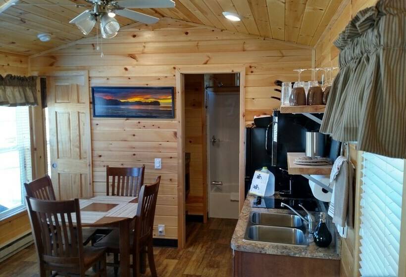 آپارتمان لوکس 2 خوابه, Crescent Beach And Rv Park