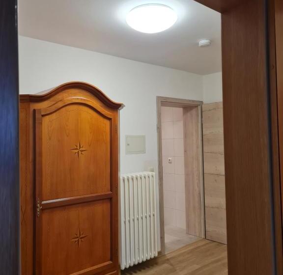 Standard room with outdoor bath, Waldquelle   Baumhaushotel Aerzen