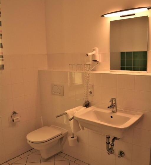 Номер Стандарт Трехместный, Economy Hotel Kronach