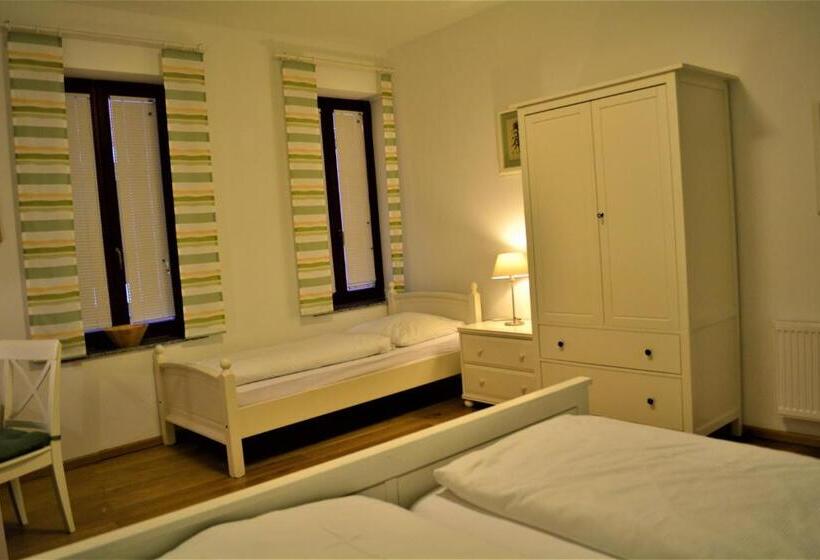 Номер Стандарт Трехместный, Economy Hotel Kronach