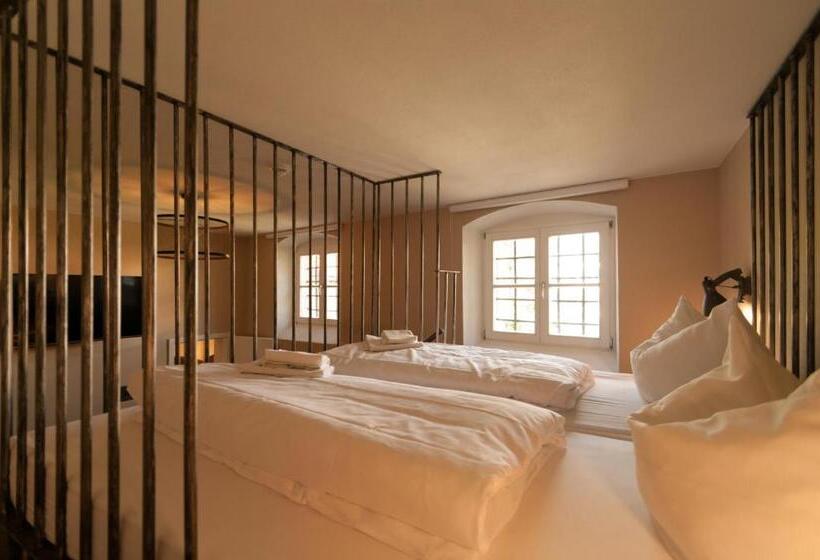 Номер Deluxe, Knast Hotel Fronfeste