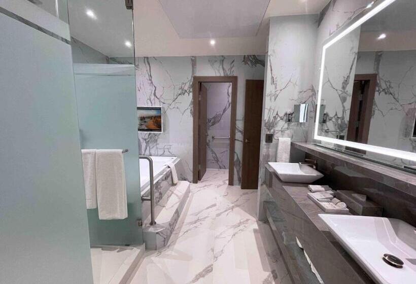 带按摩浴盆的套房, Safi Royal Luxury Metropolitan