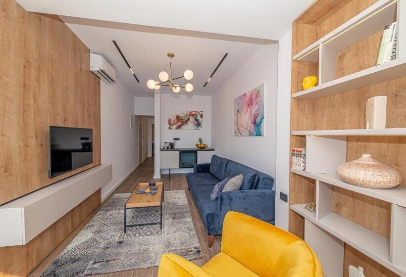 آپارتمان 1 خوابه با چشم‌انداز استخر, N&n Lux Guest House