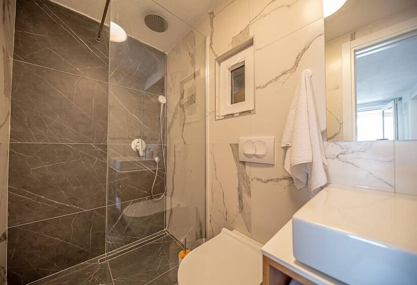 آپارتمان 1 خوابه, N&n Lux Guest House