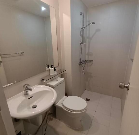 Escritório Estándar, Residences In Azure Condominium Parañaque City Metro Manila