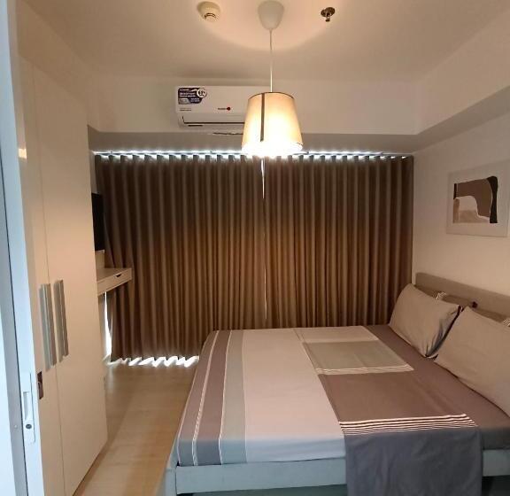 Escritório Estándar, Residences In Azure Condominium Parañaque City Metro Manila