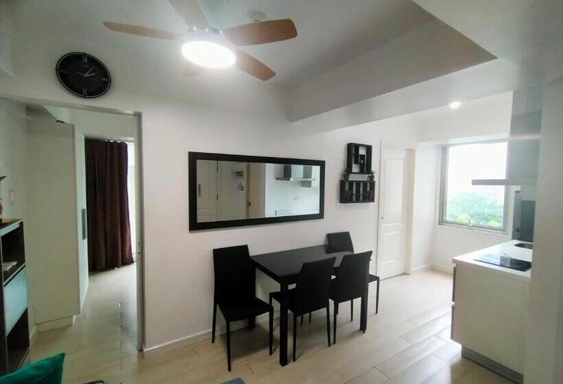 Apartamento 1 Dormitório Vista Piscina, Residences In Azure Condominium Parañaque City Metro Manila