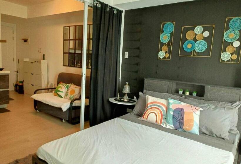 Estúdio Estandar com Sacada, Residences In Azure Condominium Parañaque City Metro Manila