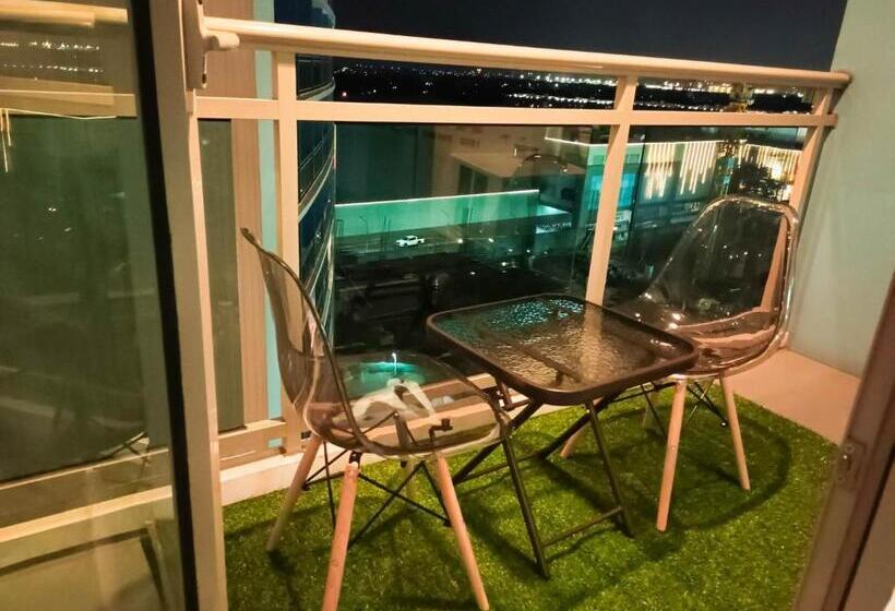 Estúdio Estandar com Sacada, Residences In Azure Condominium Parañaque City Metro Manila