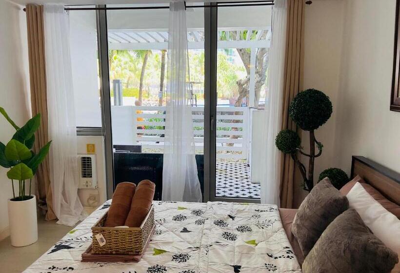 Suíte Vista Piscina, Residences In Azure Condominium Parañaque City Metro Manila