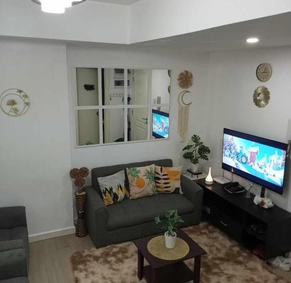 Quarto Familiar, Residences In Azure Condominium Parañaque City Metro Manila