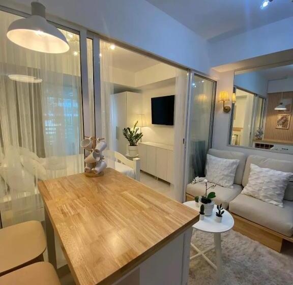 Suíte Júnior, Residences In Azure Condominium Parañaque City Metro Manila