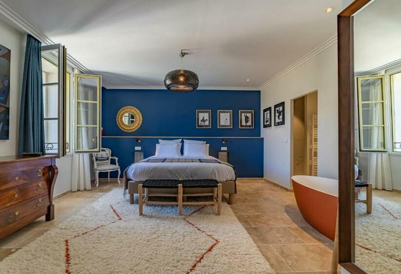 اتاق لوکس با تخت بزرگ, Marcelle En Camargue