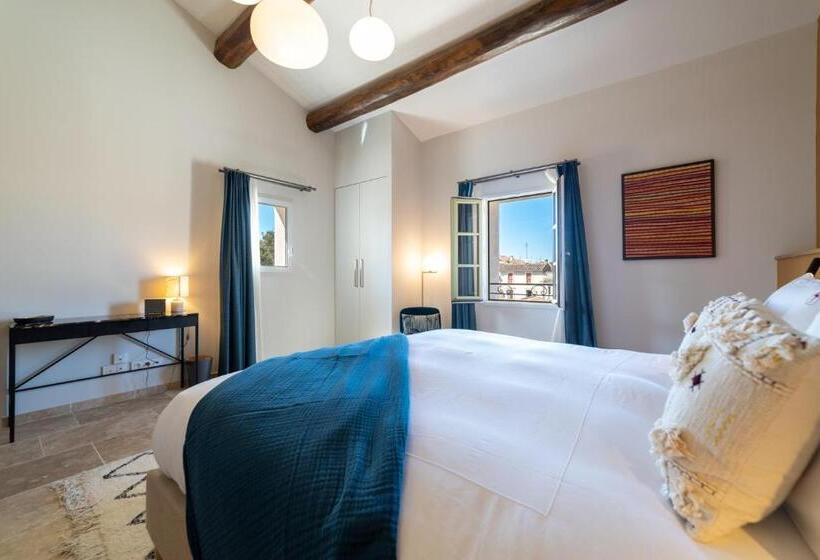 اتاق سوپریور با تخت بزرگ, Marcelle En Camargue