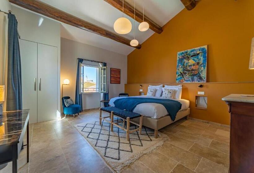 اتاق سوپریور با تخت بزرگ, Marcelle En Camargue