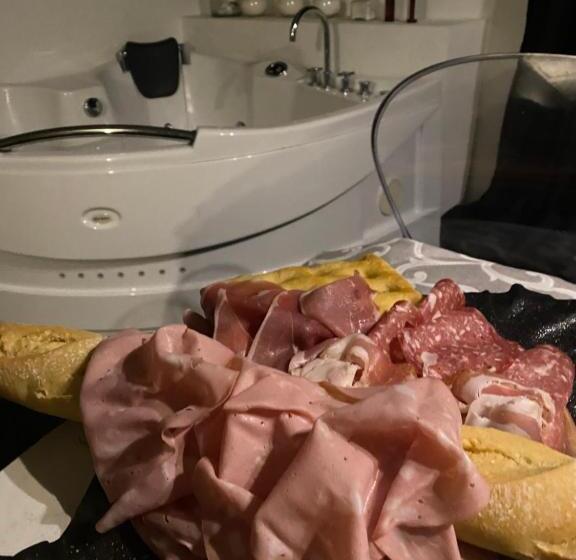 سوئیت با وان آب گرم, Le Suites Supreme
