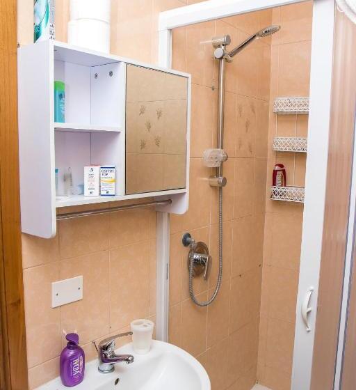 اتاق خانوادگی با چشم‌انداز دریا, Seascape   Noemi S Rooms