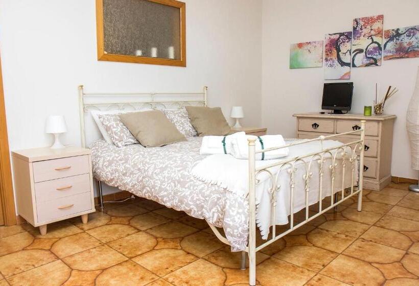 اتاق خانوادگی با چشم‌انداز دریا, Seascape   Noemi S Rooms