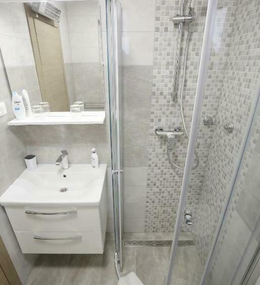 Апартаменты 1 Спальня с Балконом, Apartments And Rooms With Wifi Zadar   14528