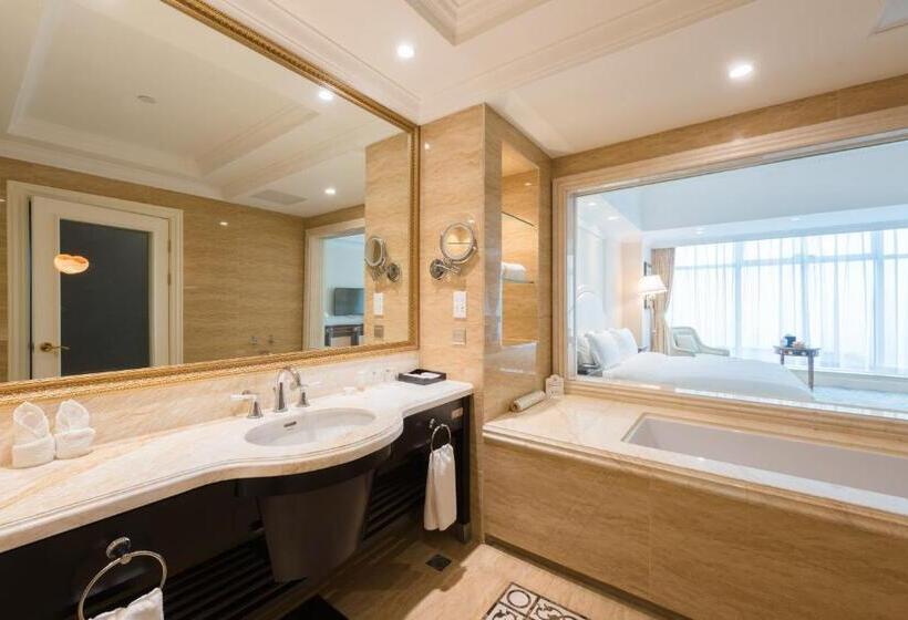 اتاق لوکس با چشم‌انداز دریا, Qingdao Jinshi International
