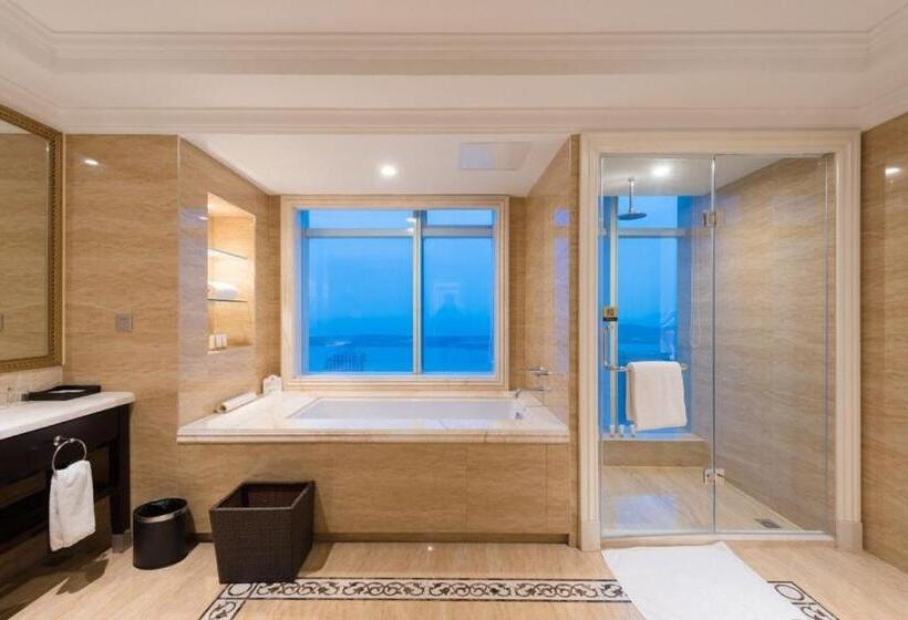 سوئیت با تخت بزرگ, Qingdao Jinshi International