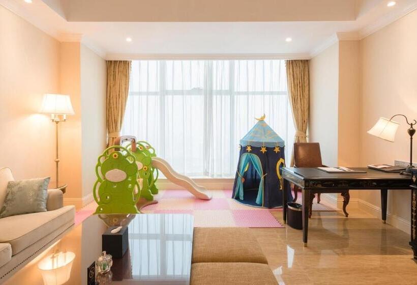 سوییت خانوادگی, Qingdao Jinshi International