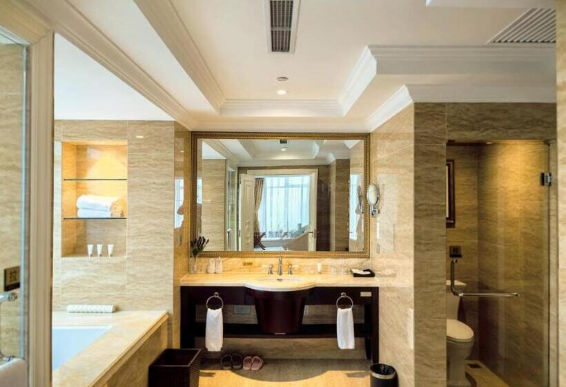 سوییت لوکس, Qingdao Jinshi International