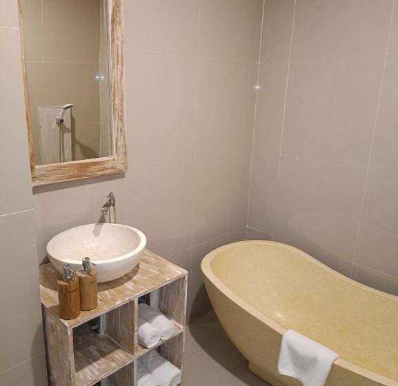 اتاق لوکس با چشم‌انداز باغ, Tanta Escape By Pramana Villas
