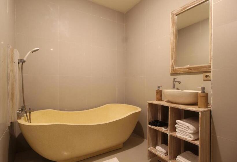اتاق لوکس با چشم‌انداز باغ, Tanta Escape By Pramana Villas