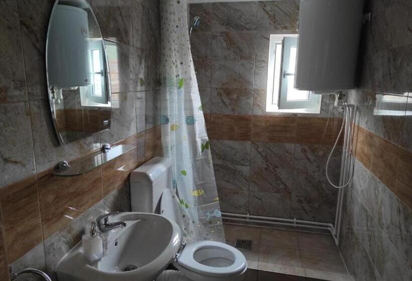 اتاق استاندارد سه نفره, Casa Dugălie