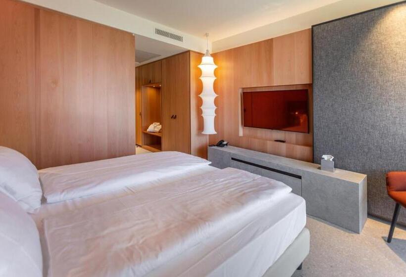 Superior room with lake view, Llac Living Nature