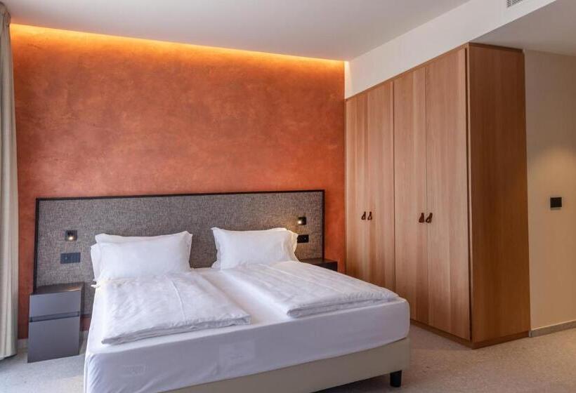 Suite with lake view, Llac Living Nature